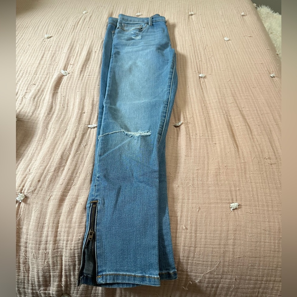 Banana Republic Light Blue Denim Ankle Jeans with zipper detail, NWOT - Picture 3 of 5